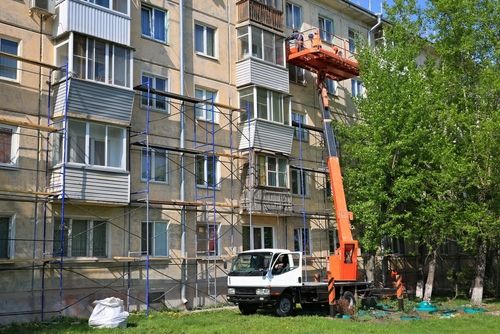 Aerial,Platform,At,The,Repair,Of,The,Facade,Of,A - Aerial Platform Safety